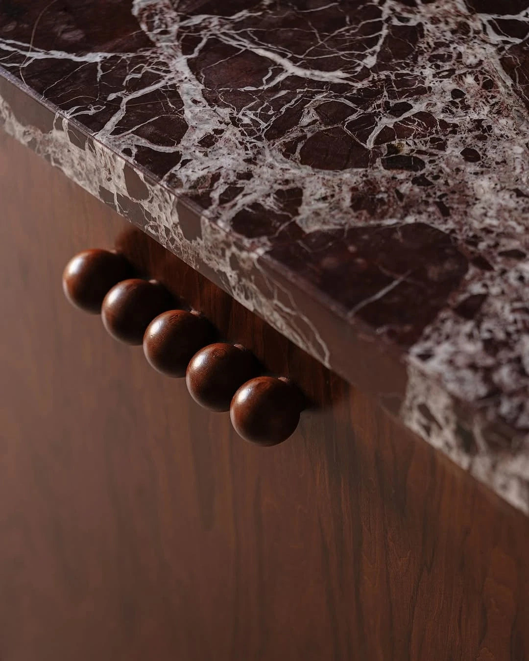 Round ATHAR knobs on marble furniture